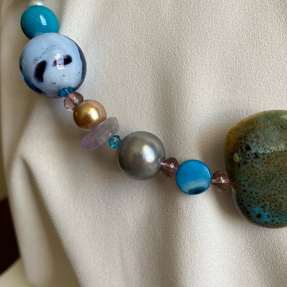 GORGEOUS glass bead and stone, turquoise colored 22” necklace - Picture 3 of 5
